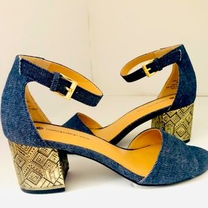 NWT. Size 8 Denim and Gold! Block Heel
